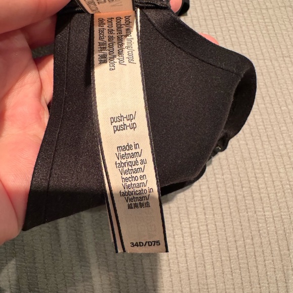 VICTORIA’S SECRET PUSH-UP BRAS - Picture 7 of 8
